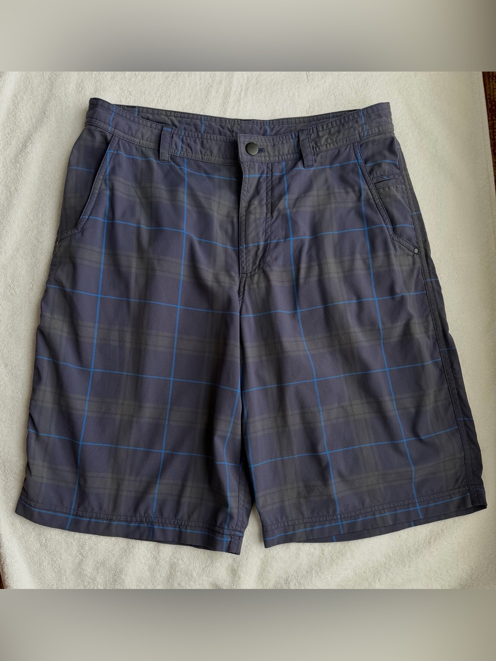 Lululemon men’s short, Bermuda, golf,  plaid Sz 34, inseam 10”
